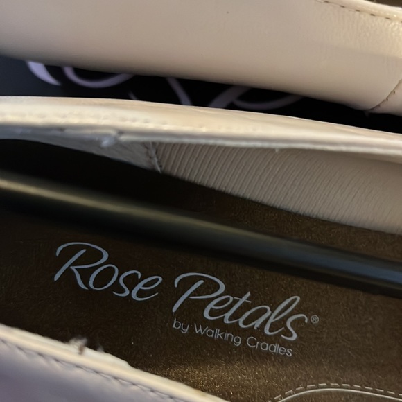 (#132) NWT ladies beige flats by Rose Petals/Walking Cradles. Size 6 1/2 medium - Picture 8 of 8